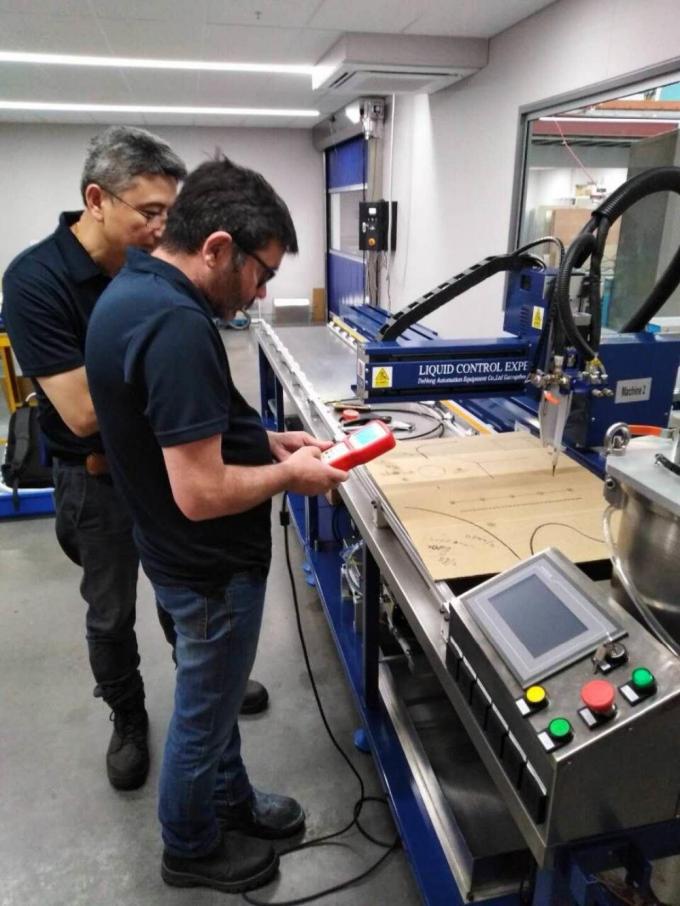 CCD 비주얼 일 부분 접착제 분배 기계 60L 탱크 용량 16