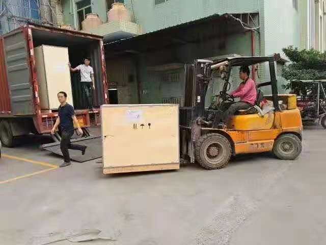 CCD 비주얼 일 부분 접착제 분배 기계 60L 탱크 용량 17